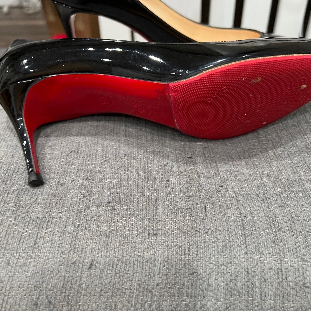 Women’s Black pump